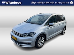 Volkswagen Touran - 1.5 TSI 150pk Comfortline Executive DSG Automaat Navigatie / Parkeersensoren / Camera / Tr