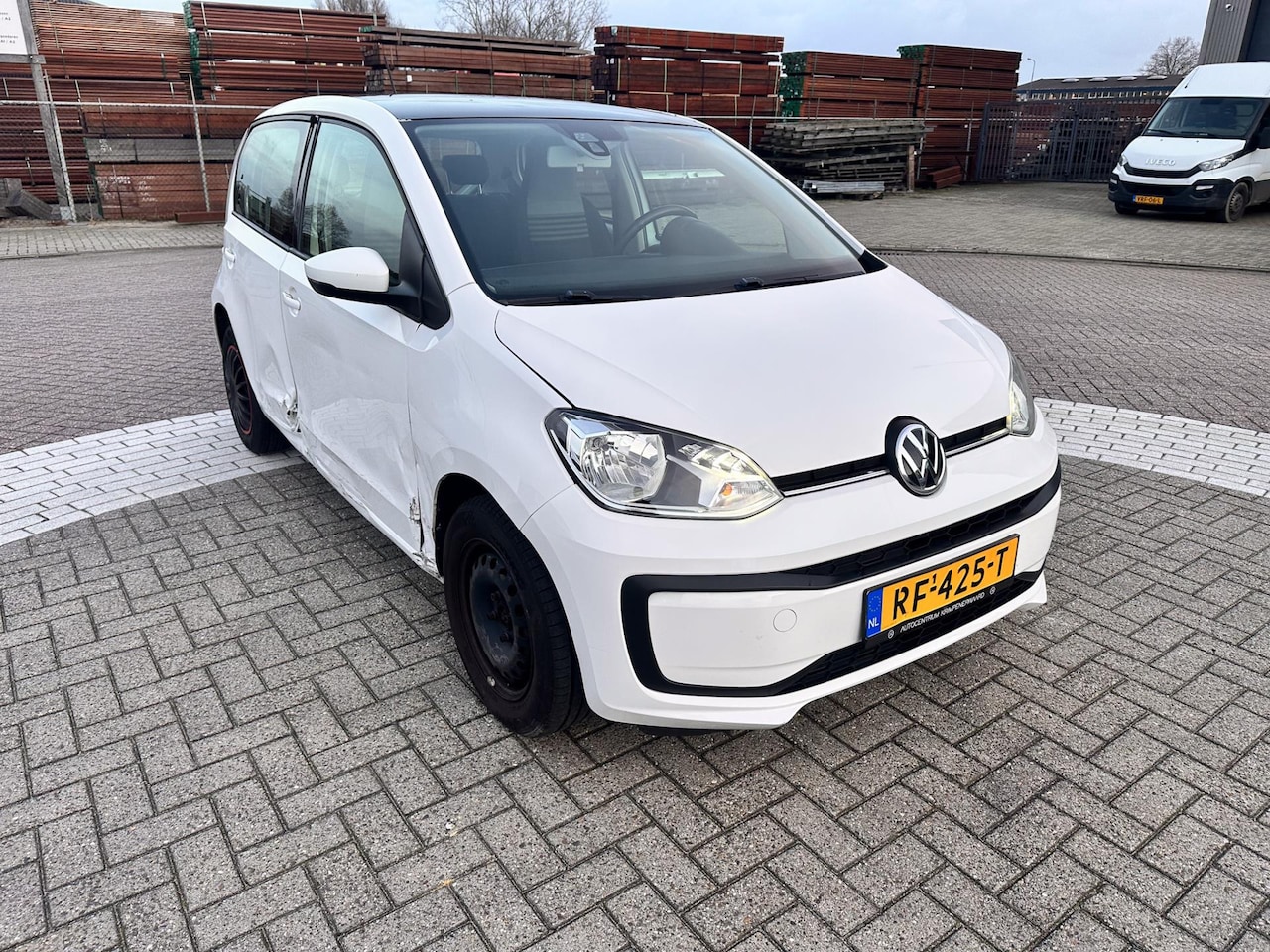 Volkswagen Up! - 1.0 BMT move up! Zijschade rechts - AutoWereld.nl
