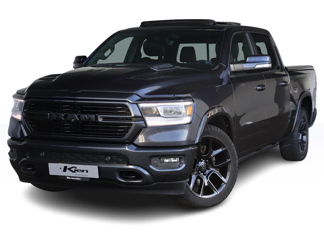 Dodge Ram 1500 - 5.7 V8 4x4 Crew Cab Laramie Night | Panoramadak | Luchtvering | Groot Navigatie | Elektris - AutoWereld.nl
