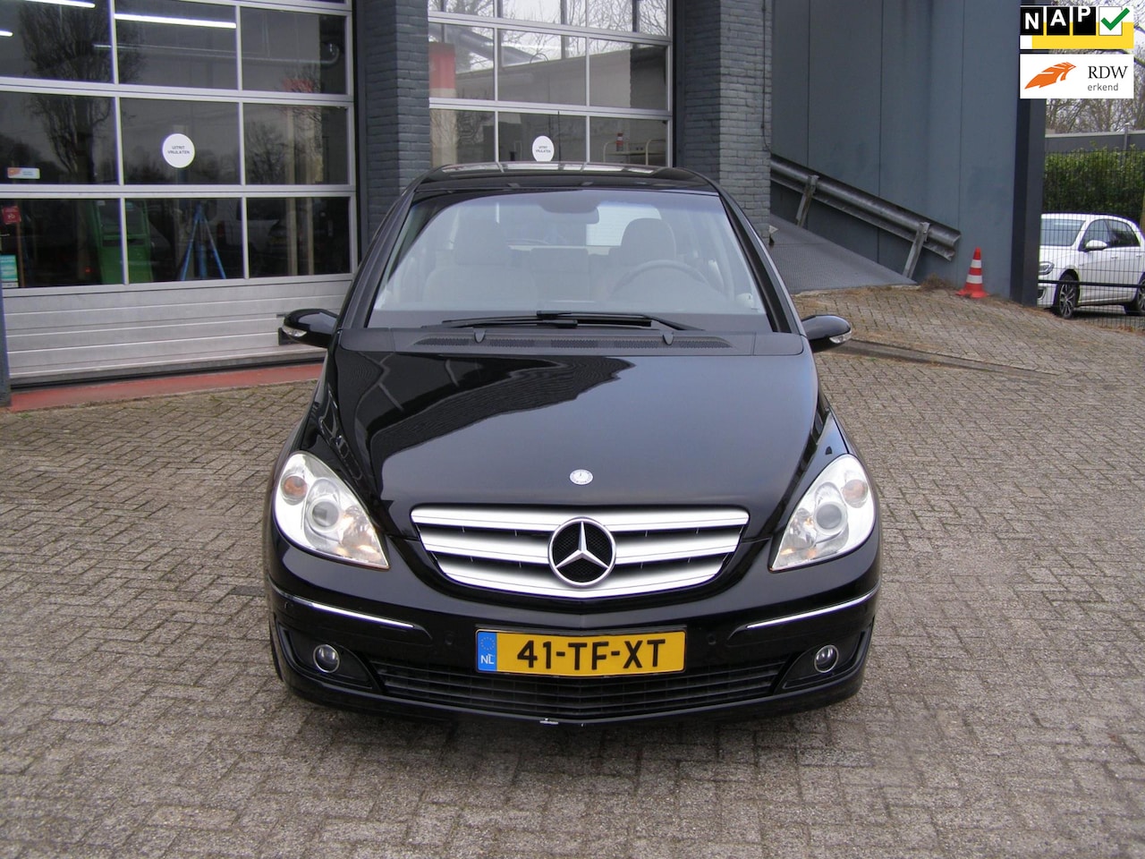 Mercedes-Benz B-klasse - 170 automaat met climate en cruise control en een trekhaak - AutoWereld.nl