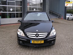 Mercedes-Benz B-klasse - 170 automaat met climate en cruise control en een trekhaak