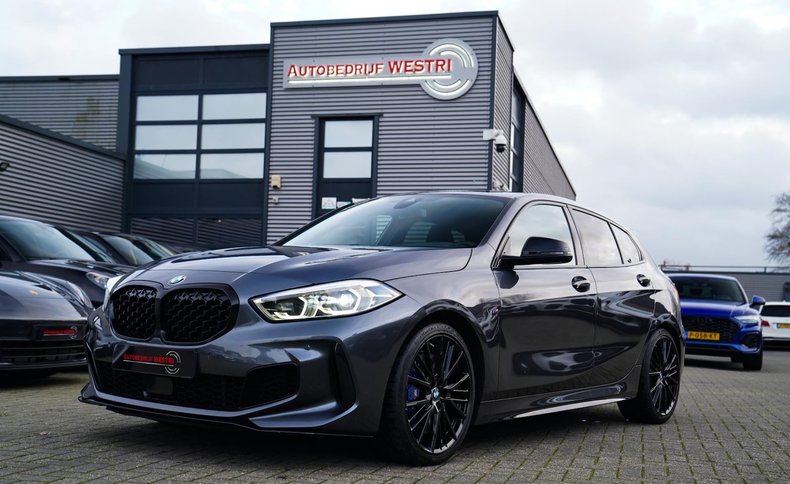 BMW 1-serie - M135i xDrive High Executive | Facelift | Multimedia | LED | Stuurwiel verwarmd | Stoelverw - AutoWereld.nl