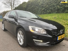 Volvo V60 - 2.4 D6 AWD Plug-In Hybrid - Lederen bekleding - Schuifdak - Navi - Clima - Zeer netjes