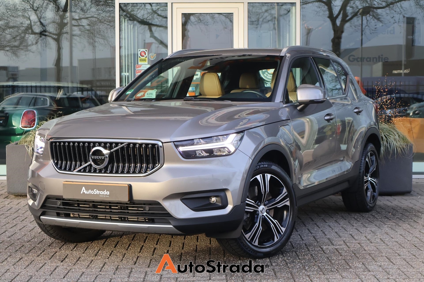Volvo XC40 - T5 Inscription Twin Engine 262pk | ACC | Climate | Virtual | Dodehoek | Stoelverwarming | - AutoWereld.nl