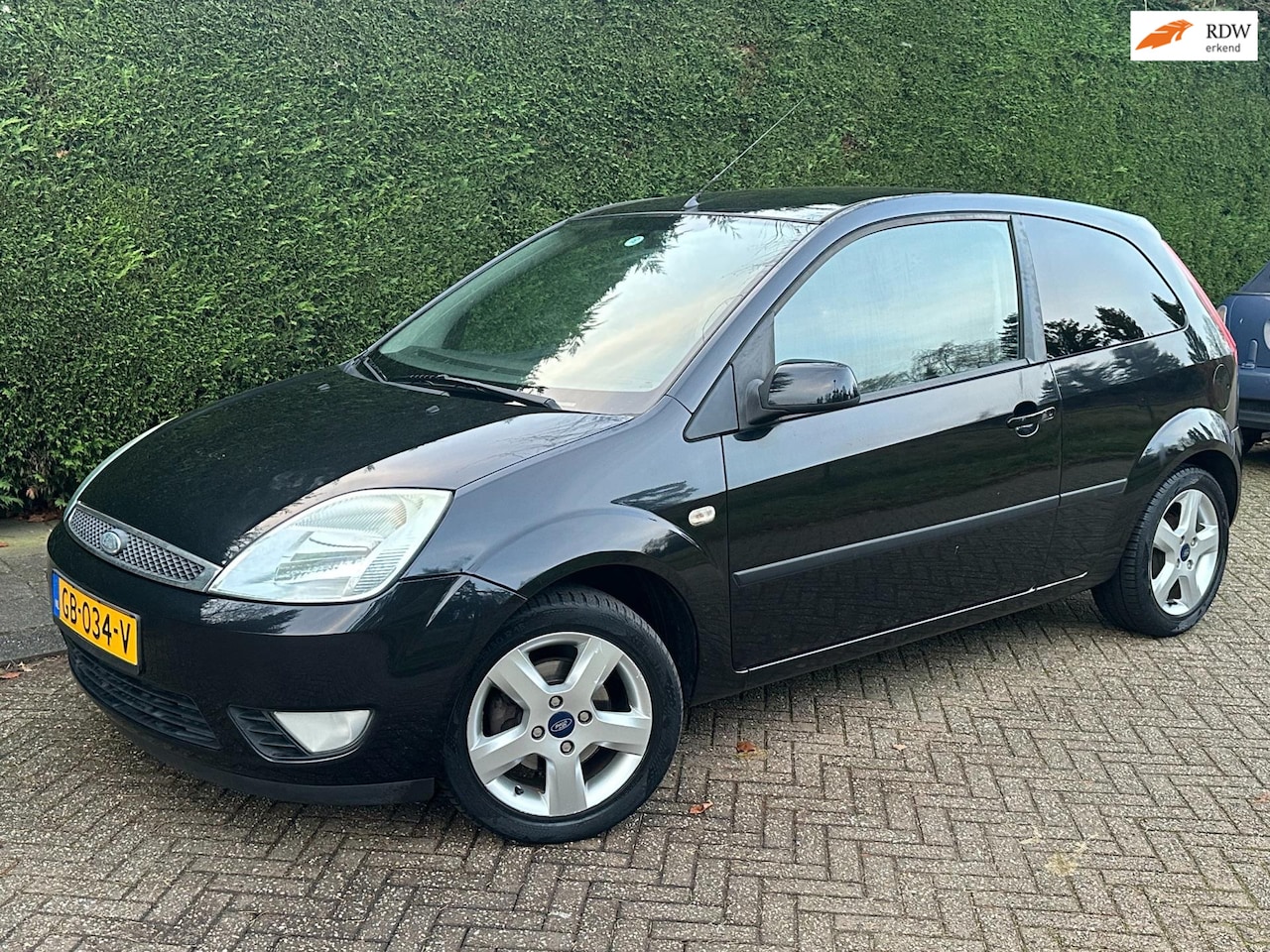Ford Fiesta - 1.3 Style Rijd Goed/Apk/Airco/Inruilkoop/ - AutoWereld.nl