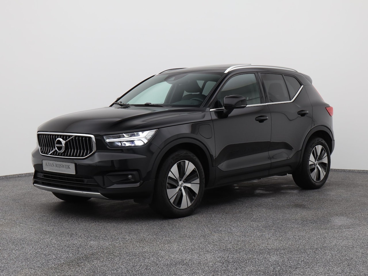Volvo XC40 - 1.5 T4 Recharge Inscription Expression | PANO | CAMERA | KEYLESS - AutoWereld.nl