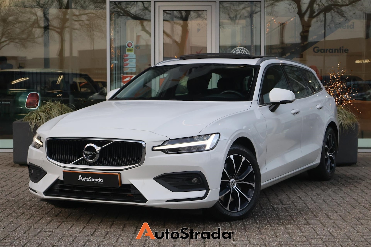 Volvo V60 - B3 Business Pro 163pk | ACC | Pano | Head-Up | 360 Camera | Trekhaak | Harman/Kardon | Sto - AutoWereld.nl