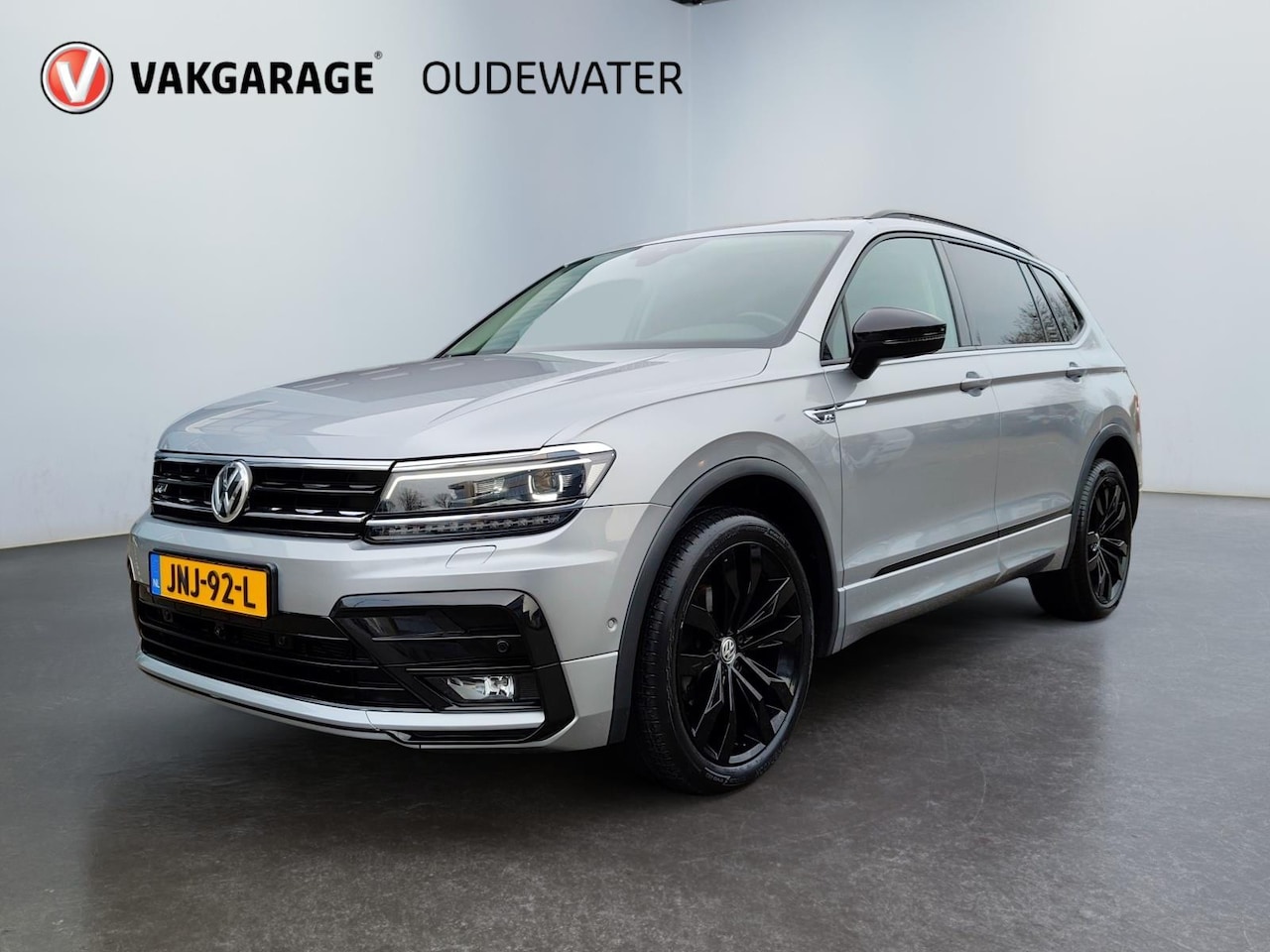 Volkswagen Tiguan Allspace - 1.5 TSI R-Line * Leder * Panodak * Trekhaak * Vol ! - AutoWereld.nl