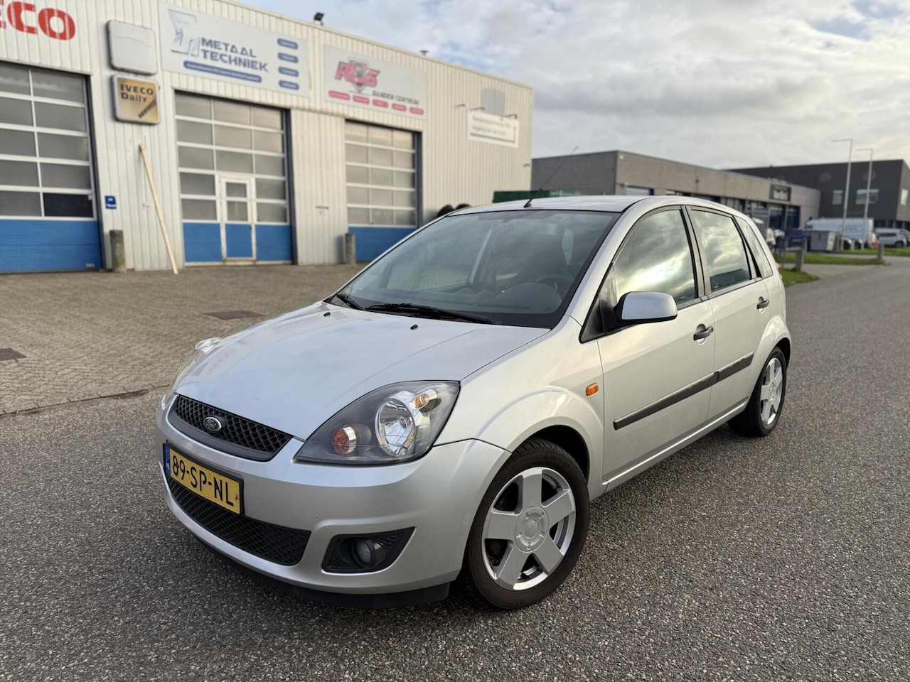 Ford Fiesta - 1.4-16V 5-DRS Airco Trekhaak Elekpakket - AutoWereld.nl