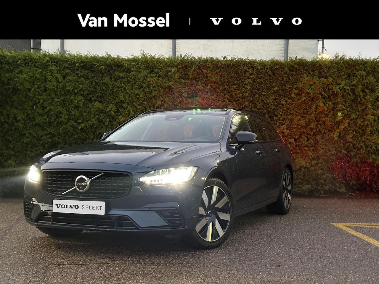 Volvo V90 - T8 Plug-in hybrid AWD Ultra Dark | Harman/Kardon | Trekhaak | Panoramadak | - AutoWereld.nl