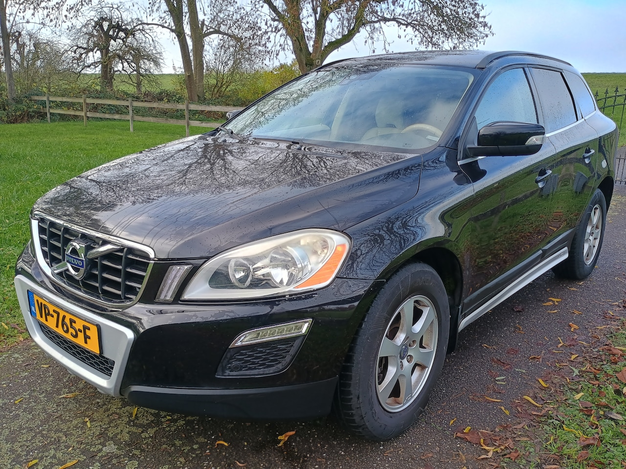 Volvo XC60 - D5 AWD Automaat GRIJS KENTEKEN - AutoWereld.nl