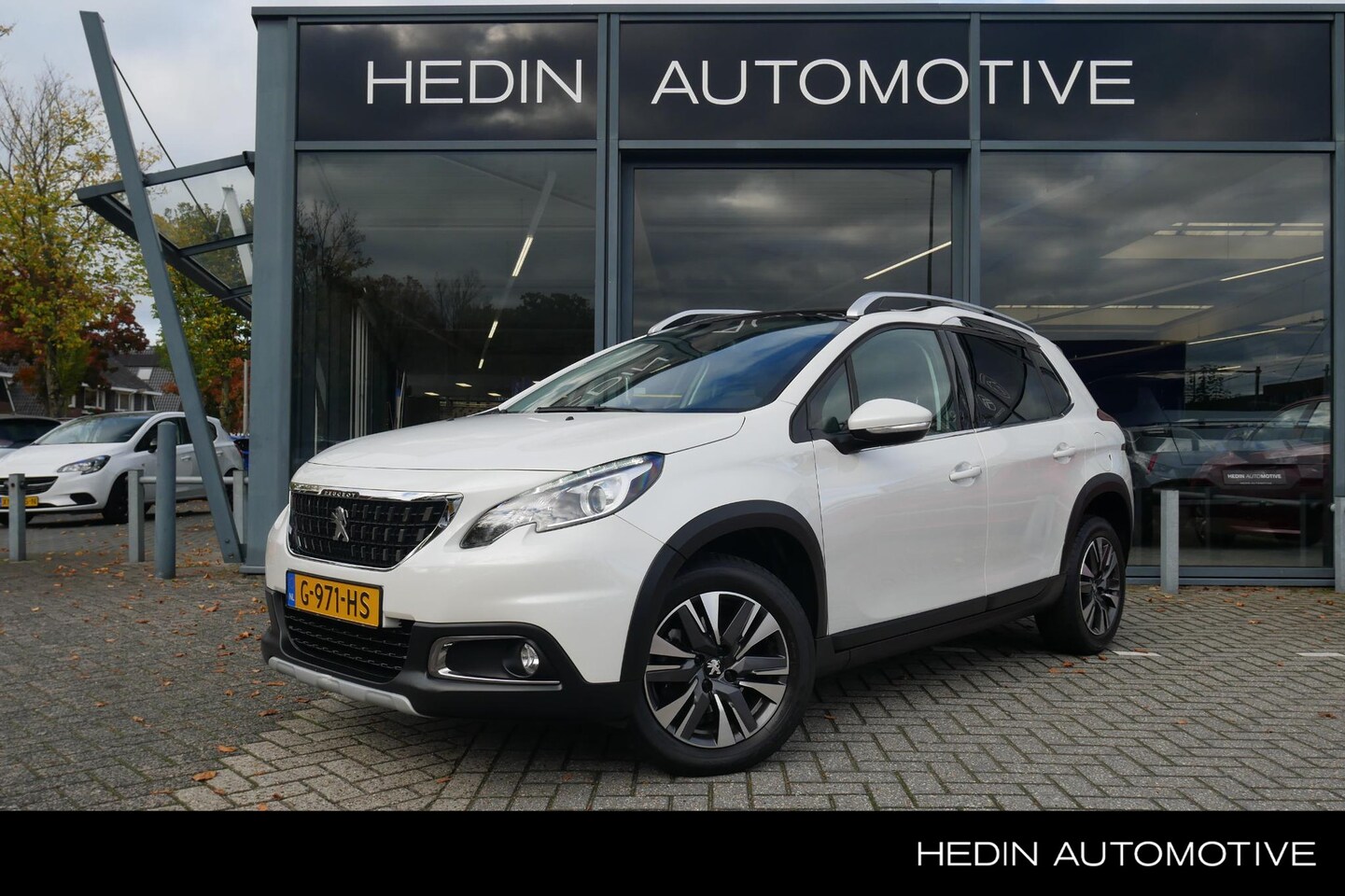 Peugeot 2008 - 1.2 Allure | Trekhaak | Navigatie | Panoramadak | Camera | Apple Carplay/Android Auto | Cl - AutoWereld.nl