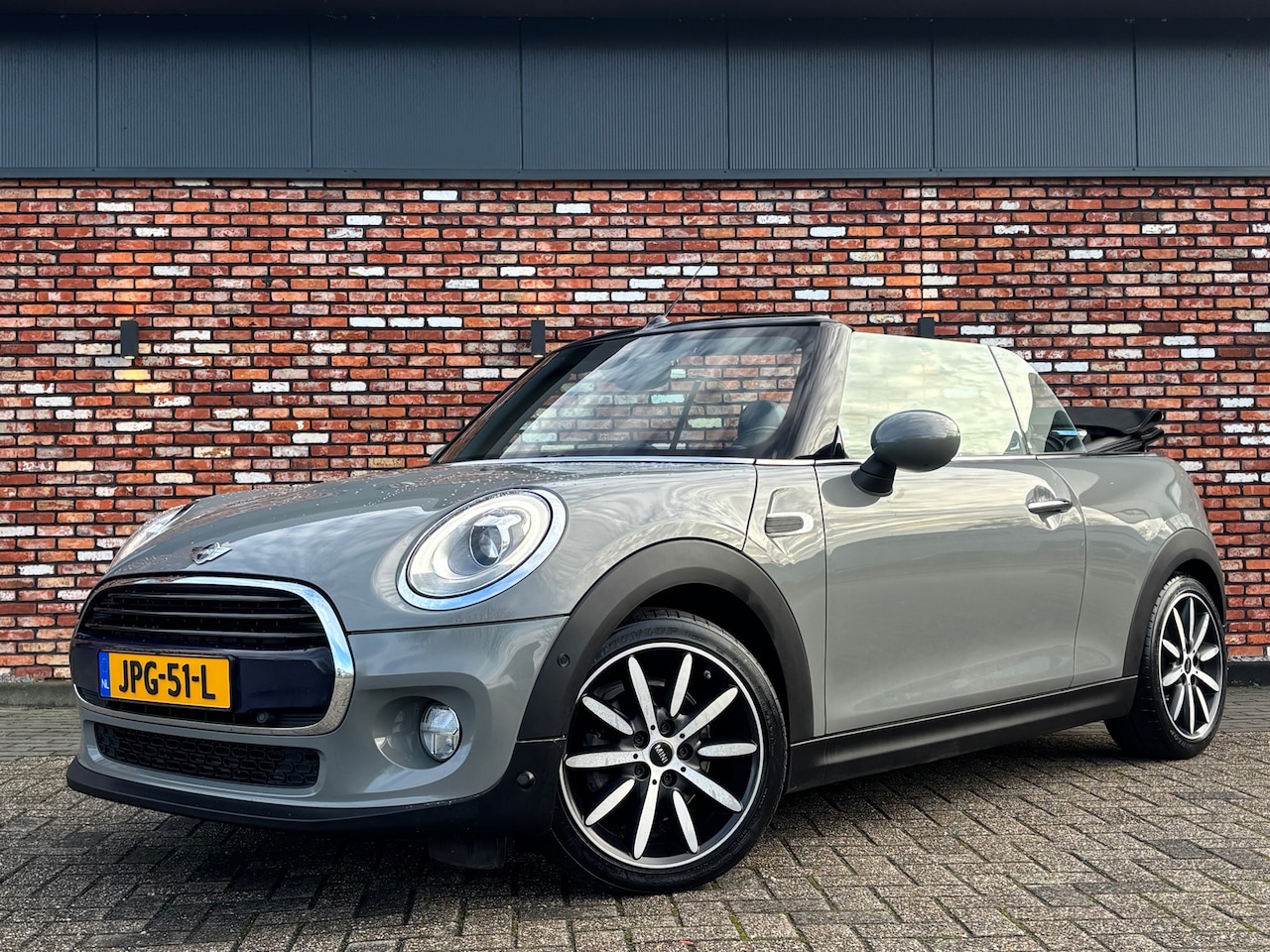 MINI Cabrio - Mini 1.5 Cooper Chili Cabrio Leer Led Stoelverw Nav/Cruise Grey UITSTRALING! - AutoWereld.nl