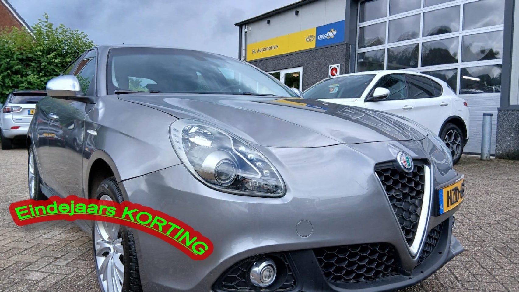 Alfa Romeo Giulietta - 1.4 Turbo - Navigatie - PDC - AutoWereld.nl