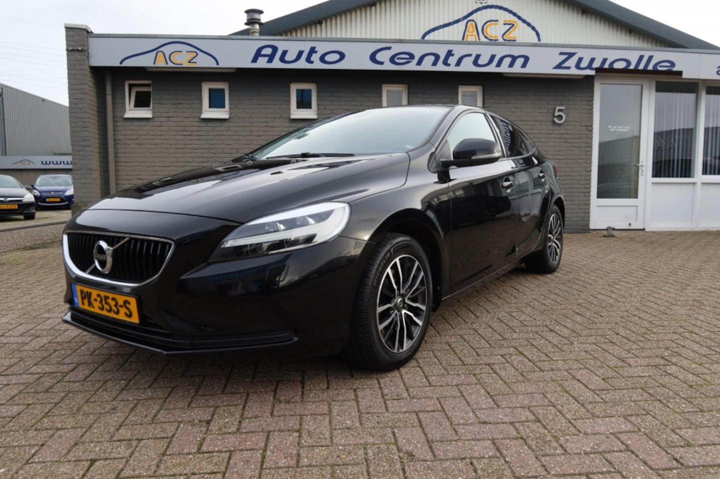 Volvo V40 - 2.0 T3 Nordic 2.0 T3 NORDIC+ ( EXPORT PRICE) - AutoWereld.nl