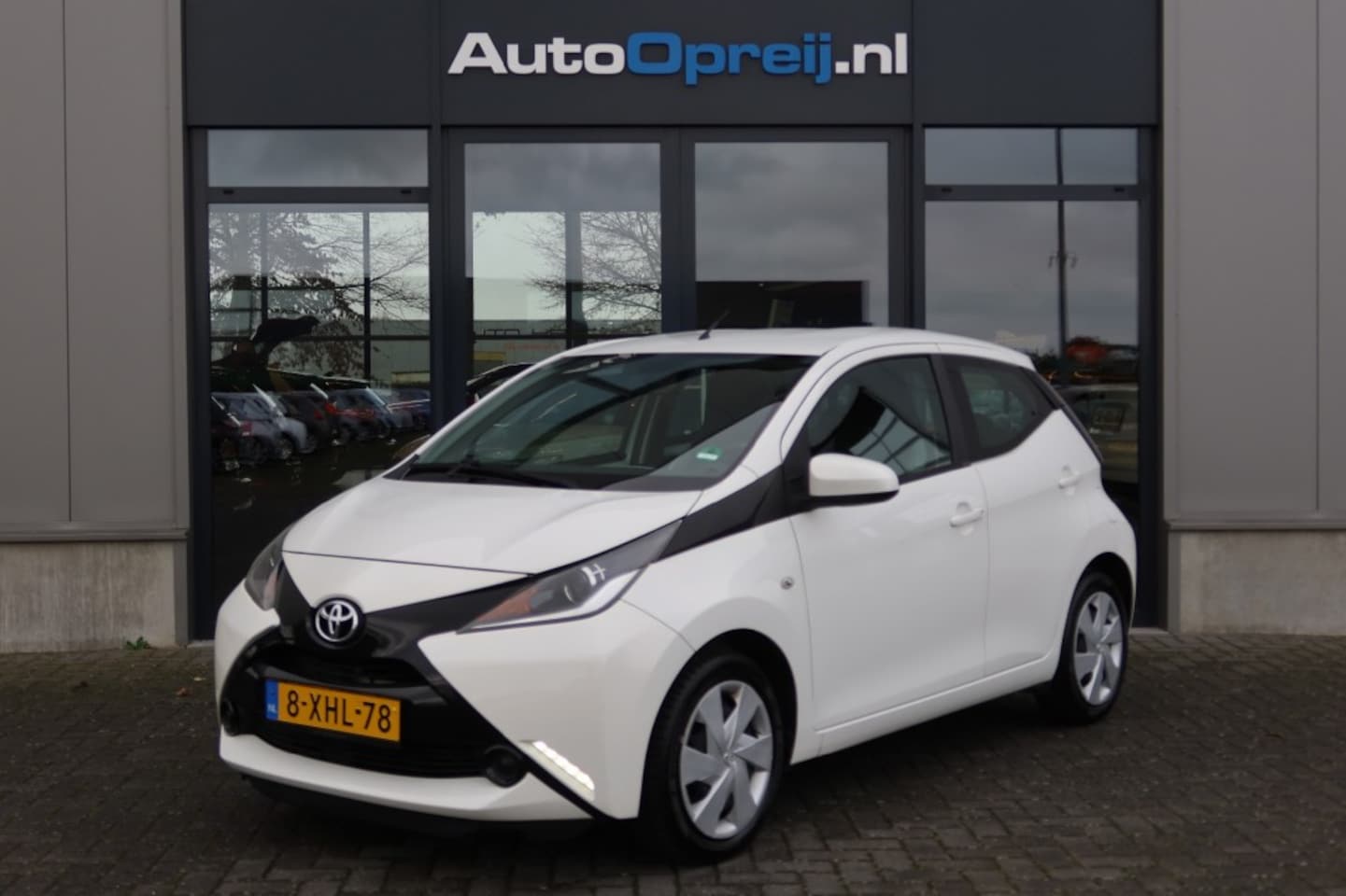 Toyota Aygo - 1.0 VVT-i X-Play 5drs. LIM, Airco, Carplay - AutoWereld.nl