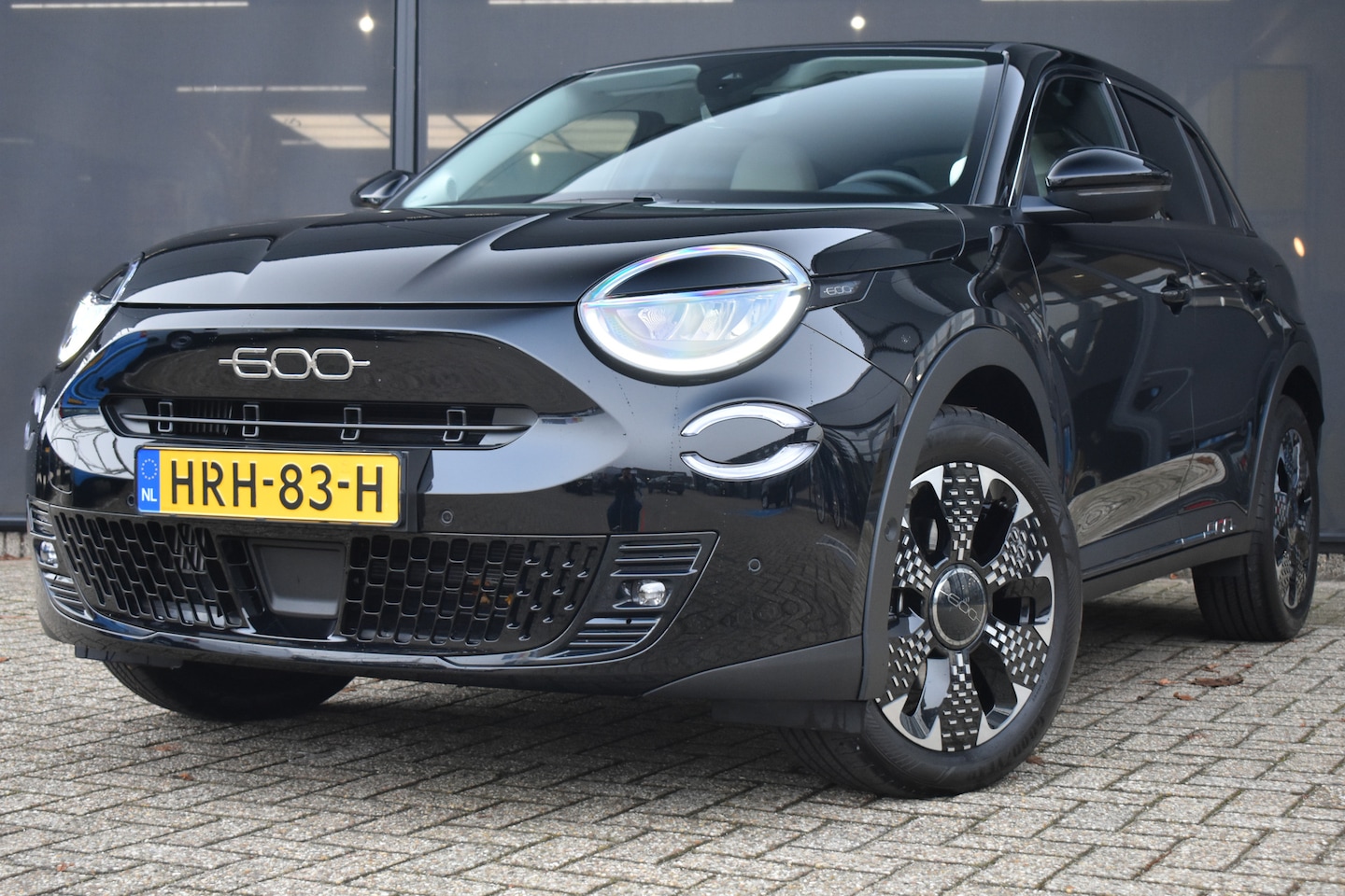 Fiat 600 - 1.2 Hybrid La Prima 8 Jaar Garantie! | Vol-Leder | Adaptive Cruise | Massage | Elektr. Ach - AutoWereld.nl