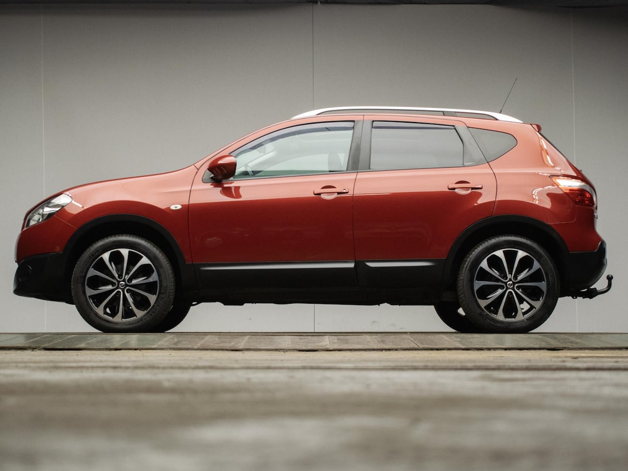 Nissan Qashqai - 2.0 Connect Edition Sport (PANORAMADAK,XENON,NAVI,TREKHAAK,STOELVERWARMING,SPORTSTOELEN,GE - AutoWereld.nl