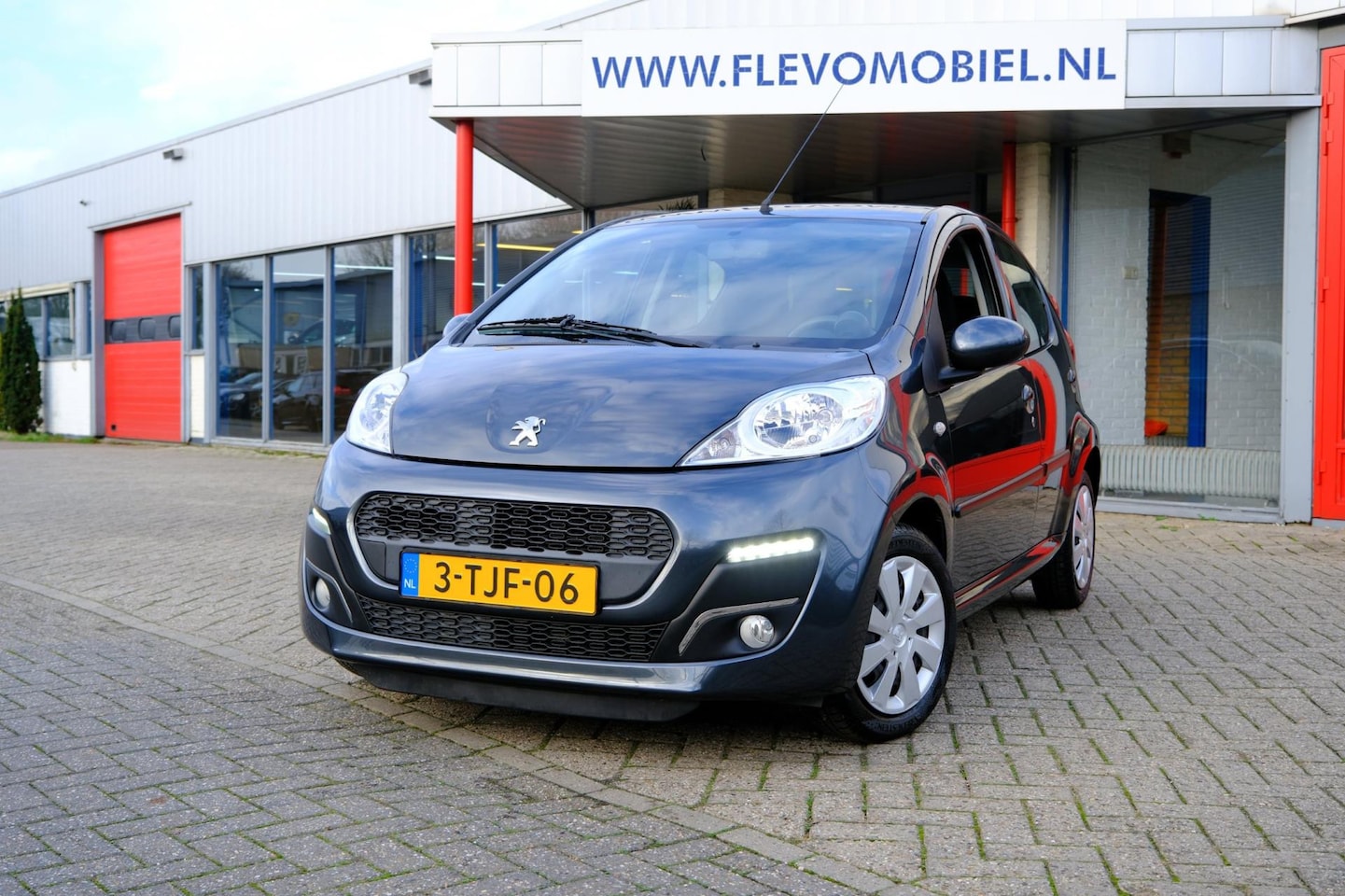 Peugeot 107 - 1.0 Active 5-drs *25.610km!* Airco|LEDdagrij - AutoWereld.nl