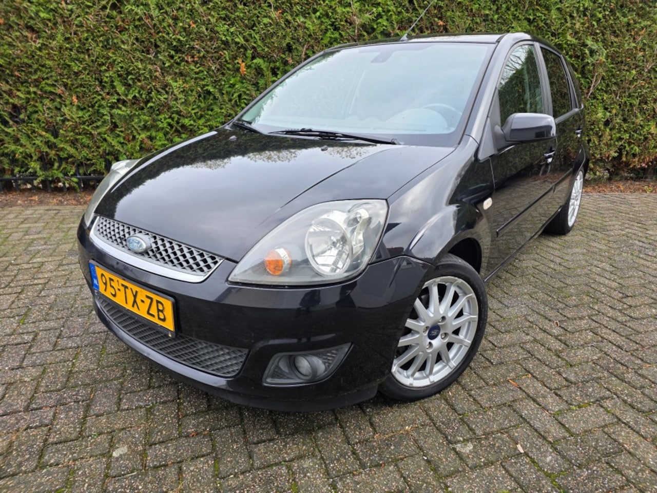 Ford Fiesta - 1.6-16V Futura 1.6-16V Futura Nieuwe APK, airco, 5 deurs - AutoWereld.nl