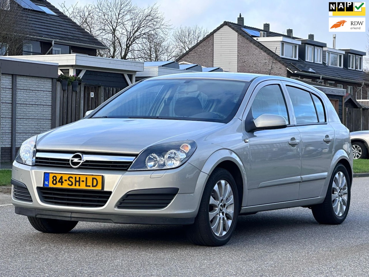 Opel Astra - 1.6 Edition Automaat*1e eigenaar*Cruise*NAP*Airco*LM velgen*Trekhaak* - AutoWereld.nl
