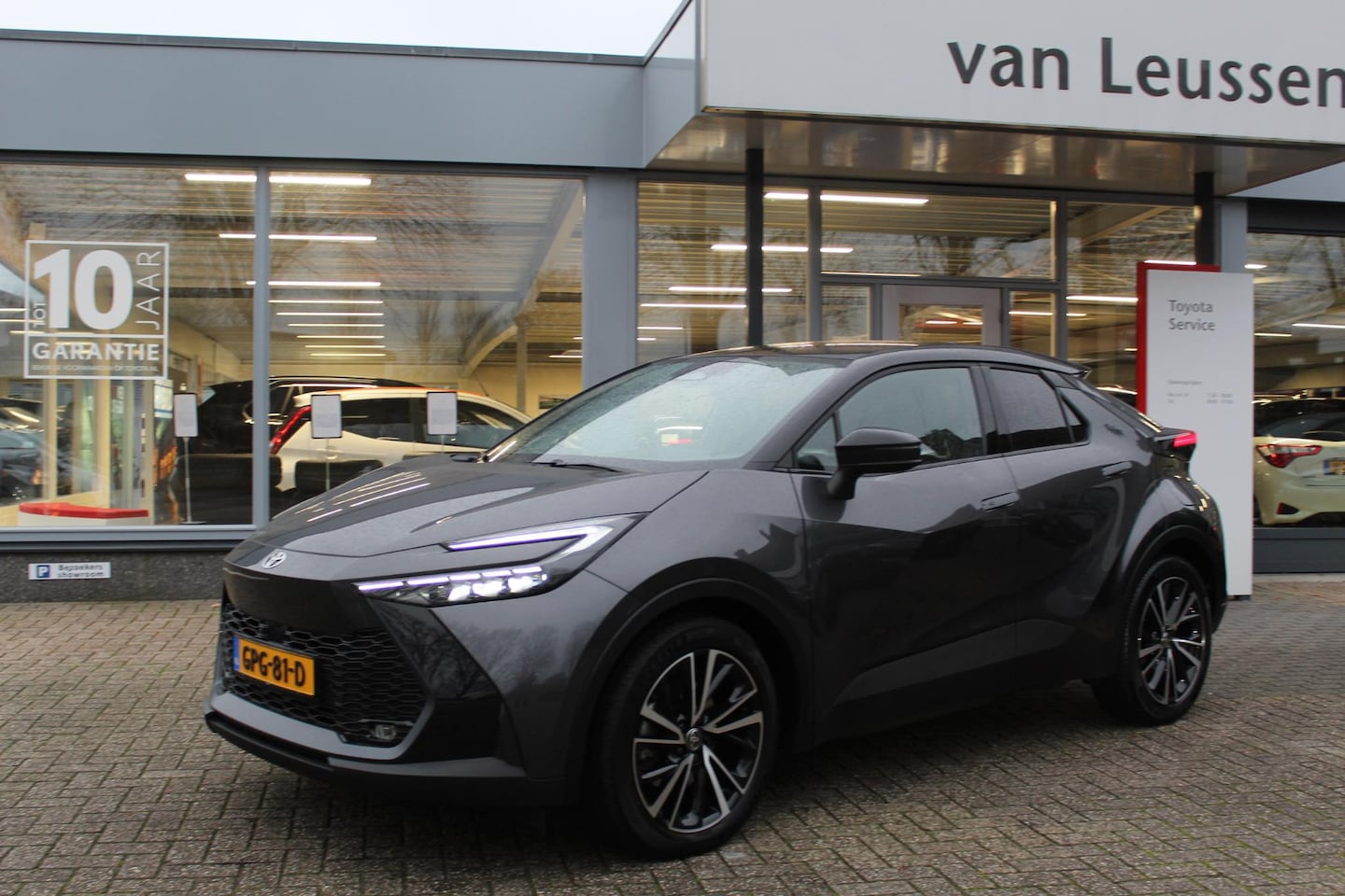 Toyota C-HR - 2.0 Plug-in Hybrid 220 EXECUTIVE PANODAK EL-A.KLEP JBL EL-STOEL HEAD-UP DISPLAY KEYLESS LE - AutoWereld.nl