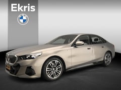 BMW 5-serie - Sedan 520i | M-Sportpakket | LED | HUD | Sportstoelen | Elektr. zetels | Stoelverwarming |