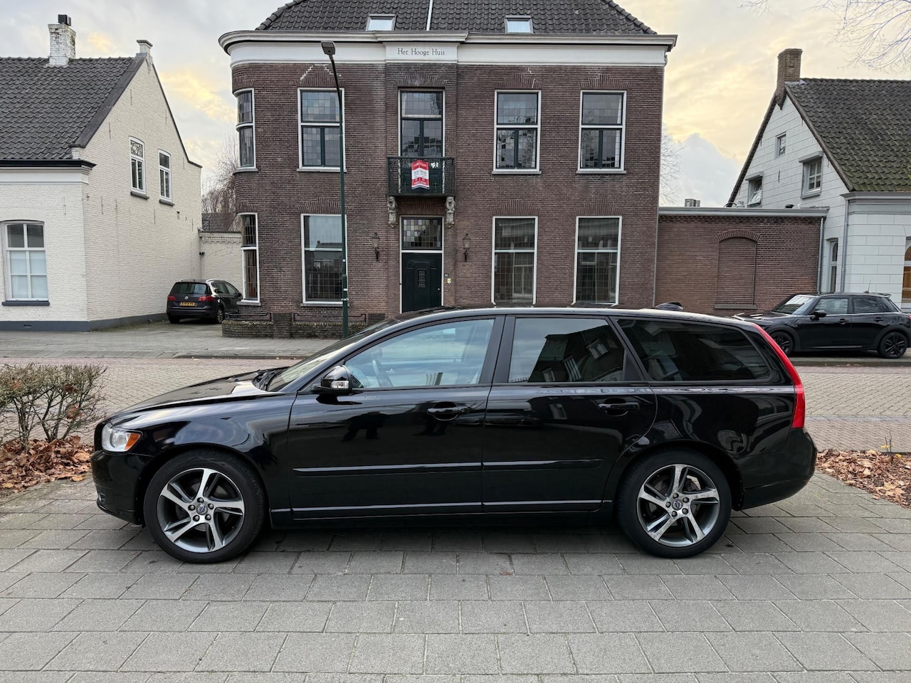 Volvo V50 - 1.6 D2 S/S Limited Edition EERSTE EIGENAAR DEALER ONDERHOUDEN LEER NAVI TREKHAAK LM VELGEN - AutoWereld.nl