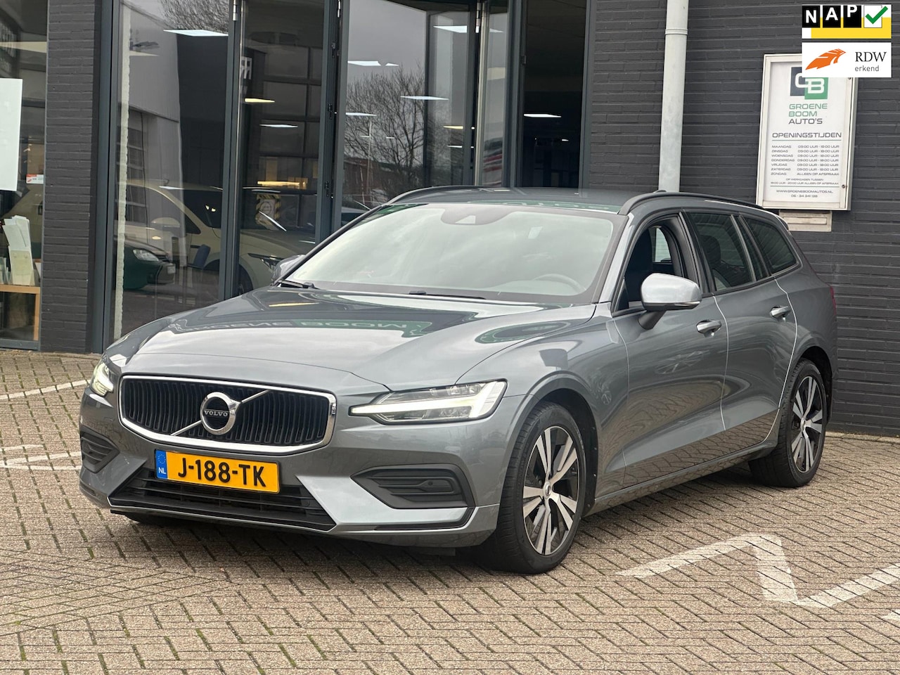 Volvo V60 - 2.0 B3 Momentum Advantage/1STE EIG/CARPLAY/CAMERA/NL-AUTO NAP!! - AutoWereld.nl