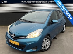 Toyota Yaris - 1.0 VVT-i Now NL-auto, boekjes compleet, trekhaak, airconditioning, centrale deurvergrende