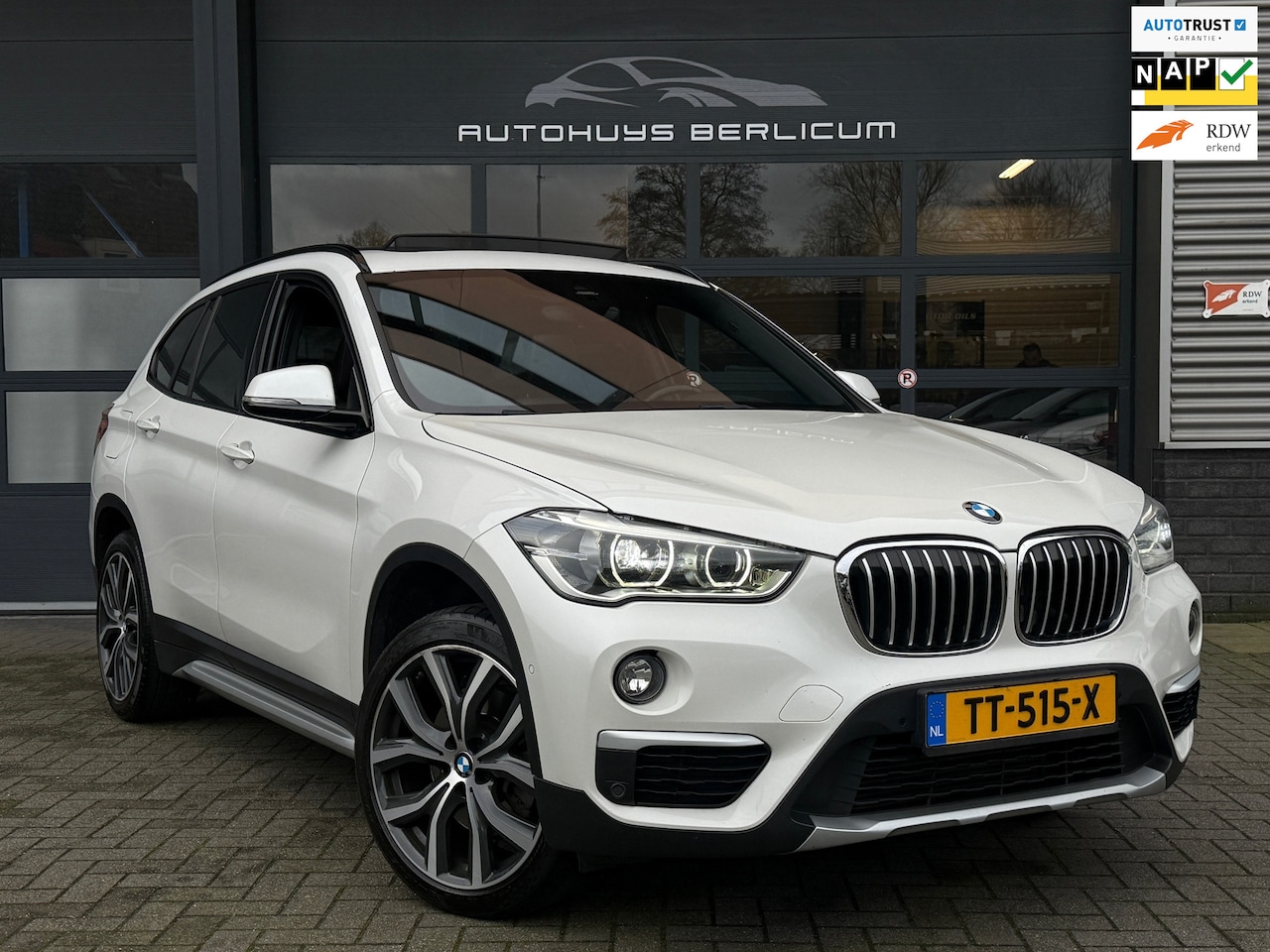 BMW X1 - SDrive20i Orange Edition II Pano Head-up Sfeer Dealer onderhouden - AutoWereld.nl