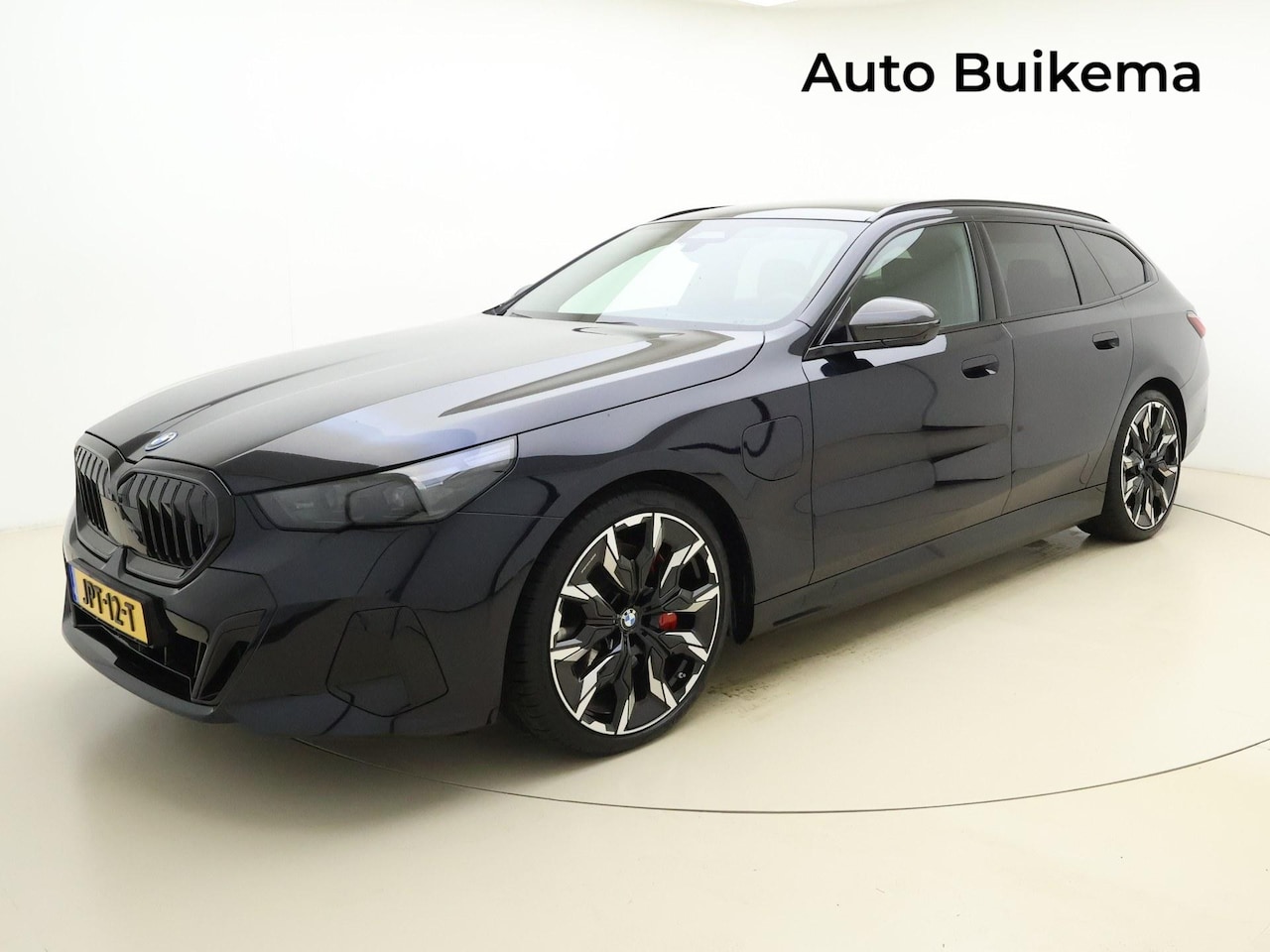 BMW 5-serie Touring - 550e xDrive M Sport PRO -Bowers & Wilkins -Stoelventilatie -Carbon Pakket -Trekhaak -Stoel - AutoWereld.nl