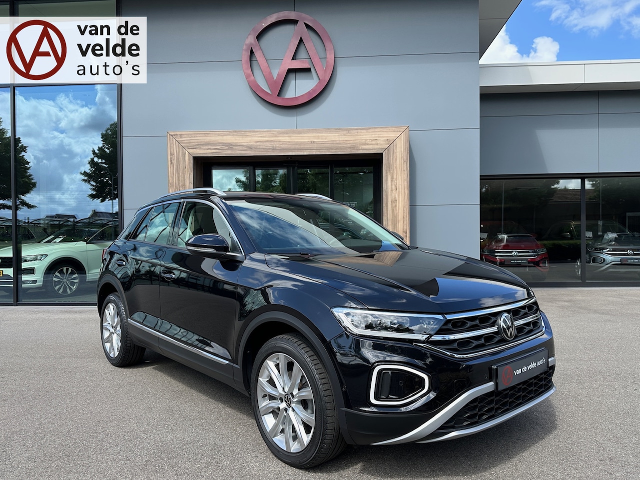 Volkswagen T-Roc - 1.5 TSI 150pk DSG Style Carplay | Camera | Keyless | Elek. Achterklep | Rijklaar incl. gar - AutoWereld.nl