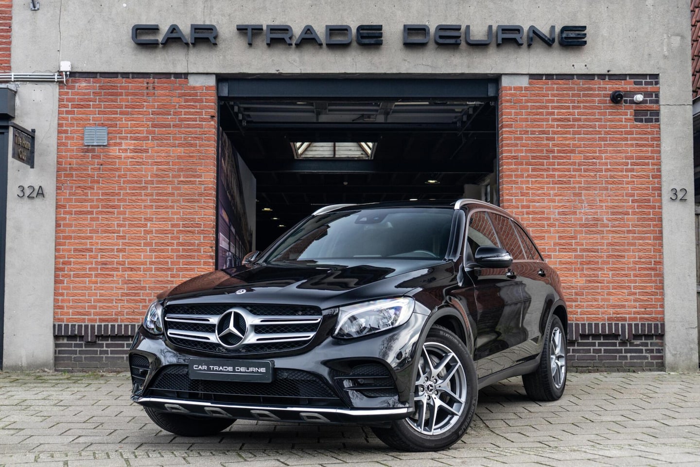 Mercedes-Benz GLC-klasse - 250 4MATIC AMG Pano / Trekhaak / ACC - AutoWereld.nl