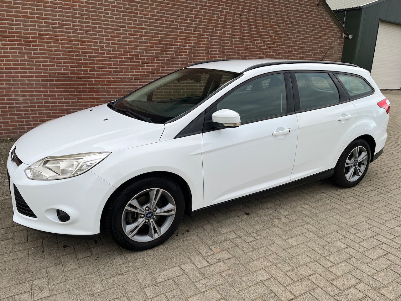 Ford Focus Wagon - 1.0 EcoBoost Edition Nieuwe distributieriem - AutoWereld.nl