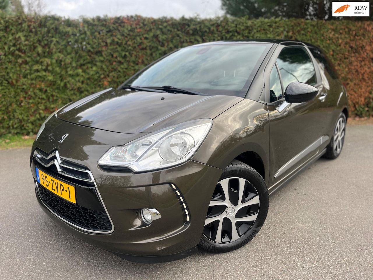 Citroën DS3 - 1.2 VTi So Chic NAVIGATIE ECC NAP APK BRUIN !! - AutoWereld.nl