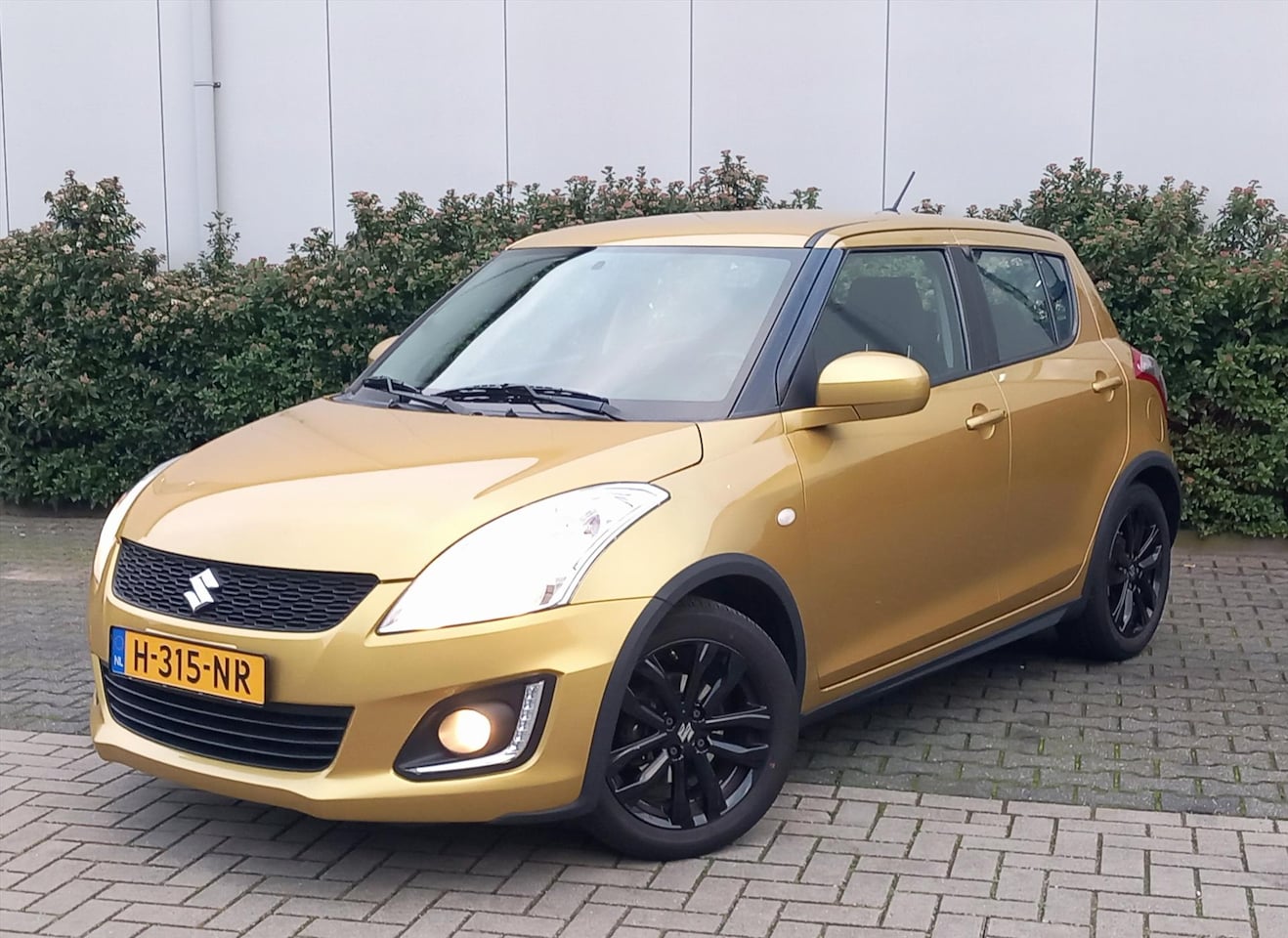 Suzuki Swift - 1.2 VVT 90pk 5D Dynamic EASSS - AutoWereld.nl