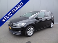 Volkswagen Touran - 1.5 TSI Highline 7P | NAVI | KEYLESS
