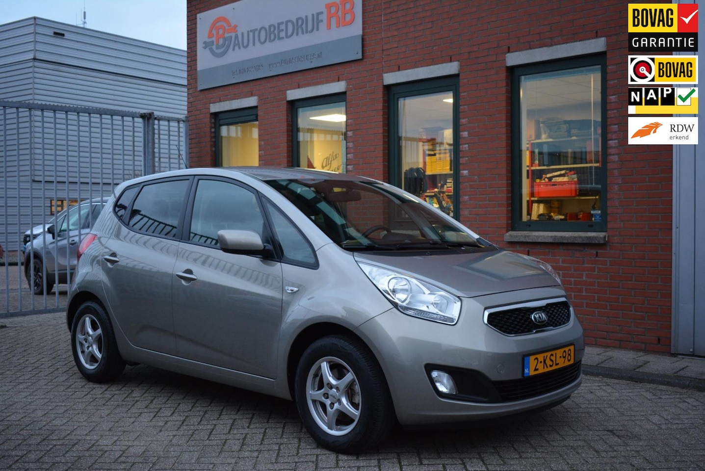 Kia Venga - 1.4 CVVT 20th Anniversary / Navi / Camera / NAP / Airco / Trekhaak - AutoWereld.nl