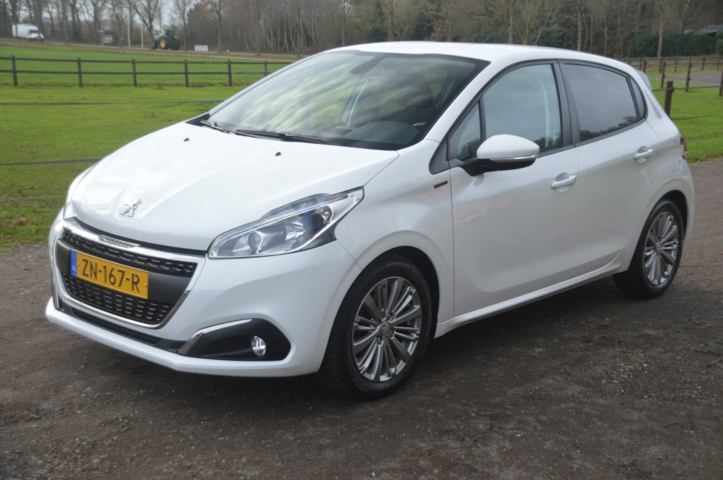 Peugeot 208 - 1.2 PureT. Signature Airco Carplay Navi PDC - AutoWereld.nl