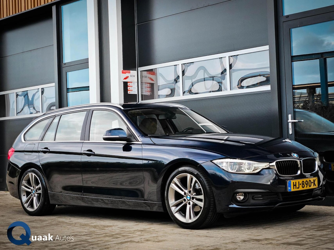 BMW 3-serie Touring - 320d Luxury Facelift | LEDER | LED | 18" | ELEK. KOFFERRUIMTE | CRUISE - AutoWereld.nl