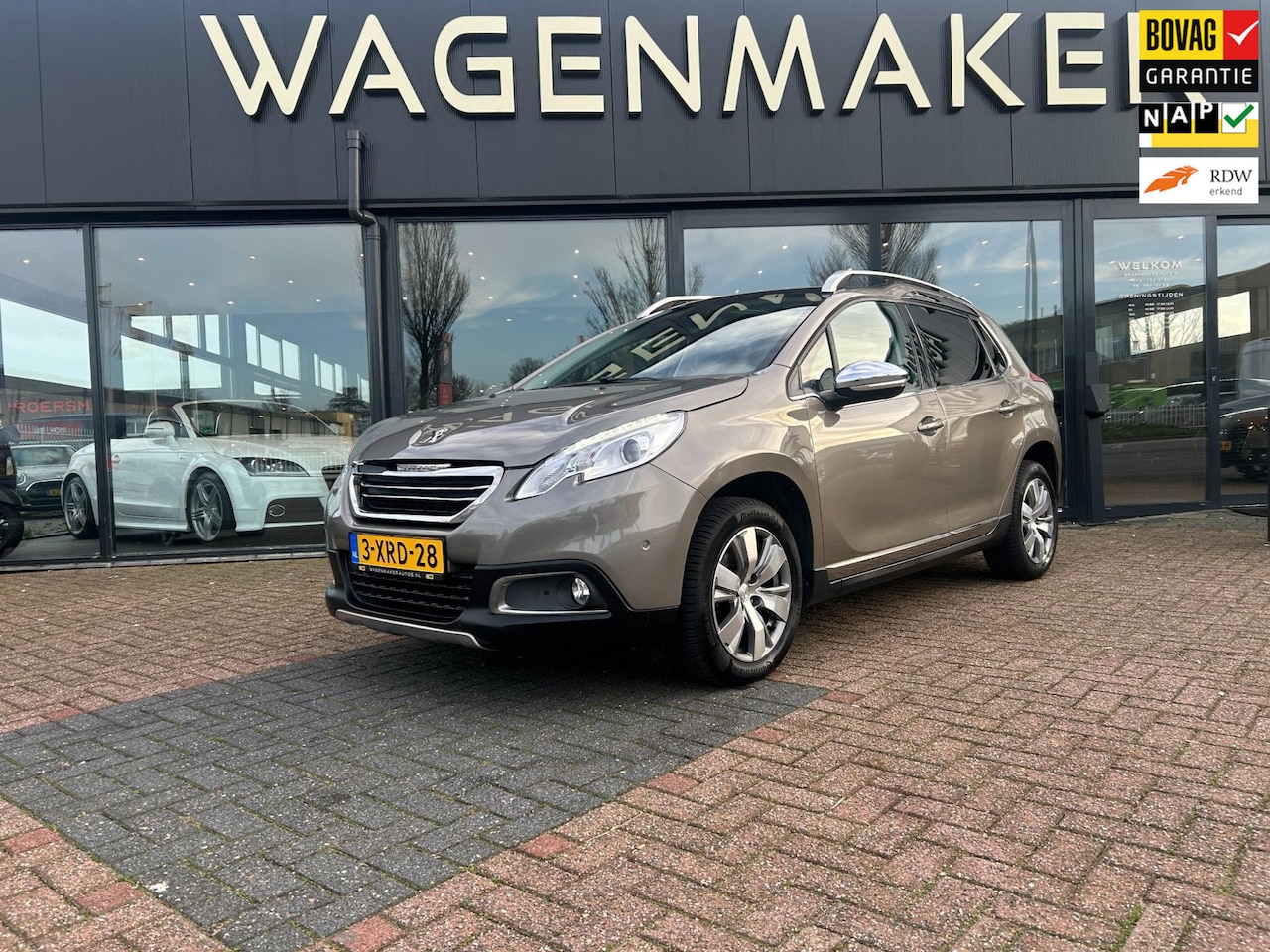 Peugeot 2008 - 1.2 PureTech Allure AUT|Clima|Cruise|NAVI|Trekhaak - AutoWereld.nl