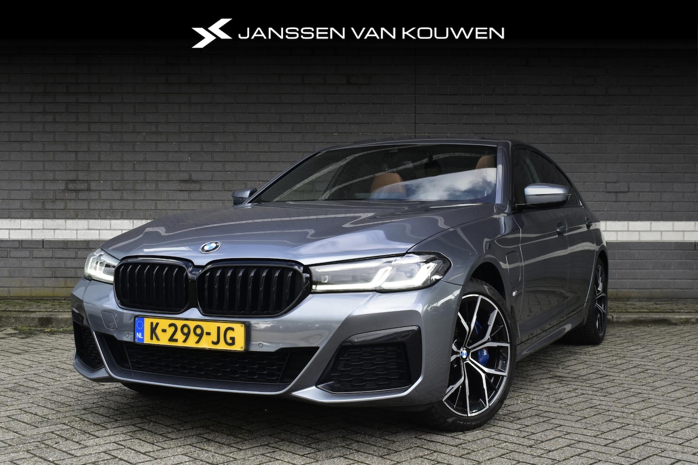 BMW 5-serie - 530e High Executive / M-Sport  / Harman Kardon / Schuif-kanteldak / Carplay - AutoWereld.nl