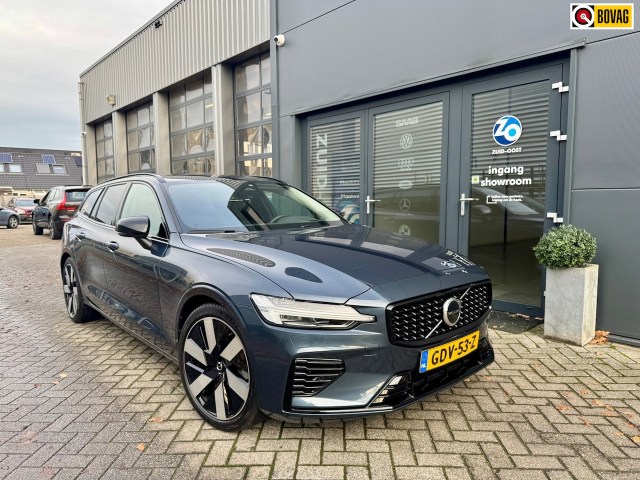Volvo V60 - 2.0 T8 Plug-in hybrid AWD Ultra Dark, head-up, pano, 19 inch - AutoWereld.nl