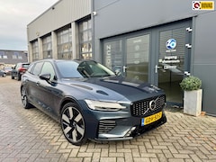 Volvo V60 - 2.0 T8 Plug-in hybrid AWD Ultra Dark, head-up, pano, 19 inch