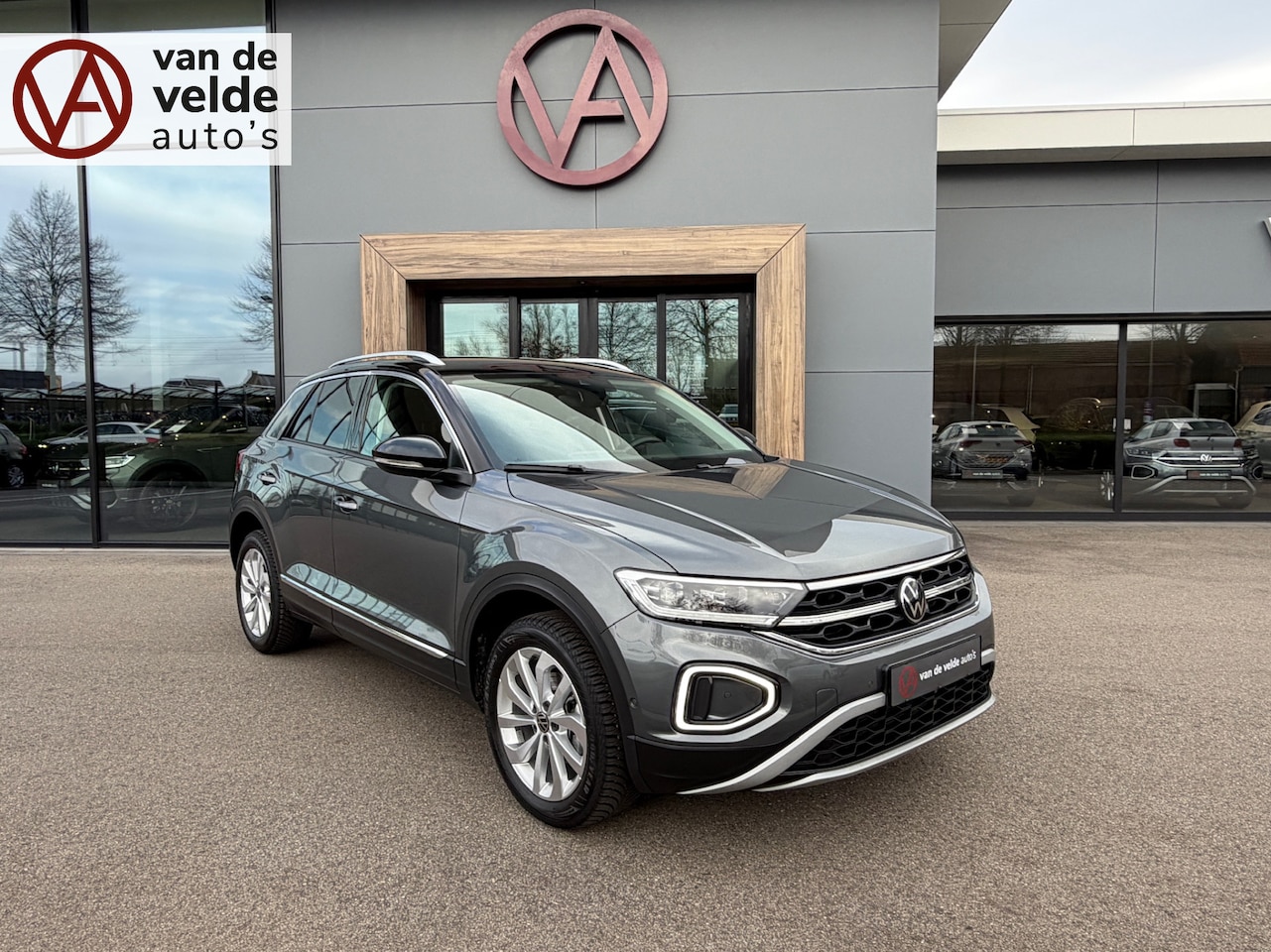 Volkswagen T-Roc - 1.5 TSI 150pk DSG Style | Trekhaak | Navi | IQ light | Adapt. Cruise | Rijklaar incl. gara - AutoWereld.nl