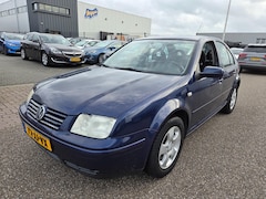 Volkswagen Bora - 1.6-16V Comfortline