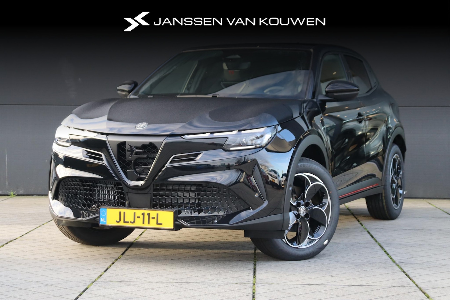 Alfa Romeo Junior - 1.2 Turbo Hybrid Ibrida Speciale / Direct leverbaar! / Sportpack / Panoramadak - AutoWereld.nl