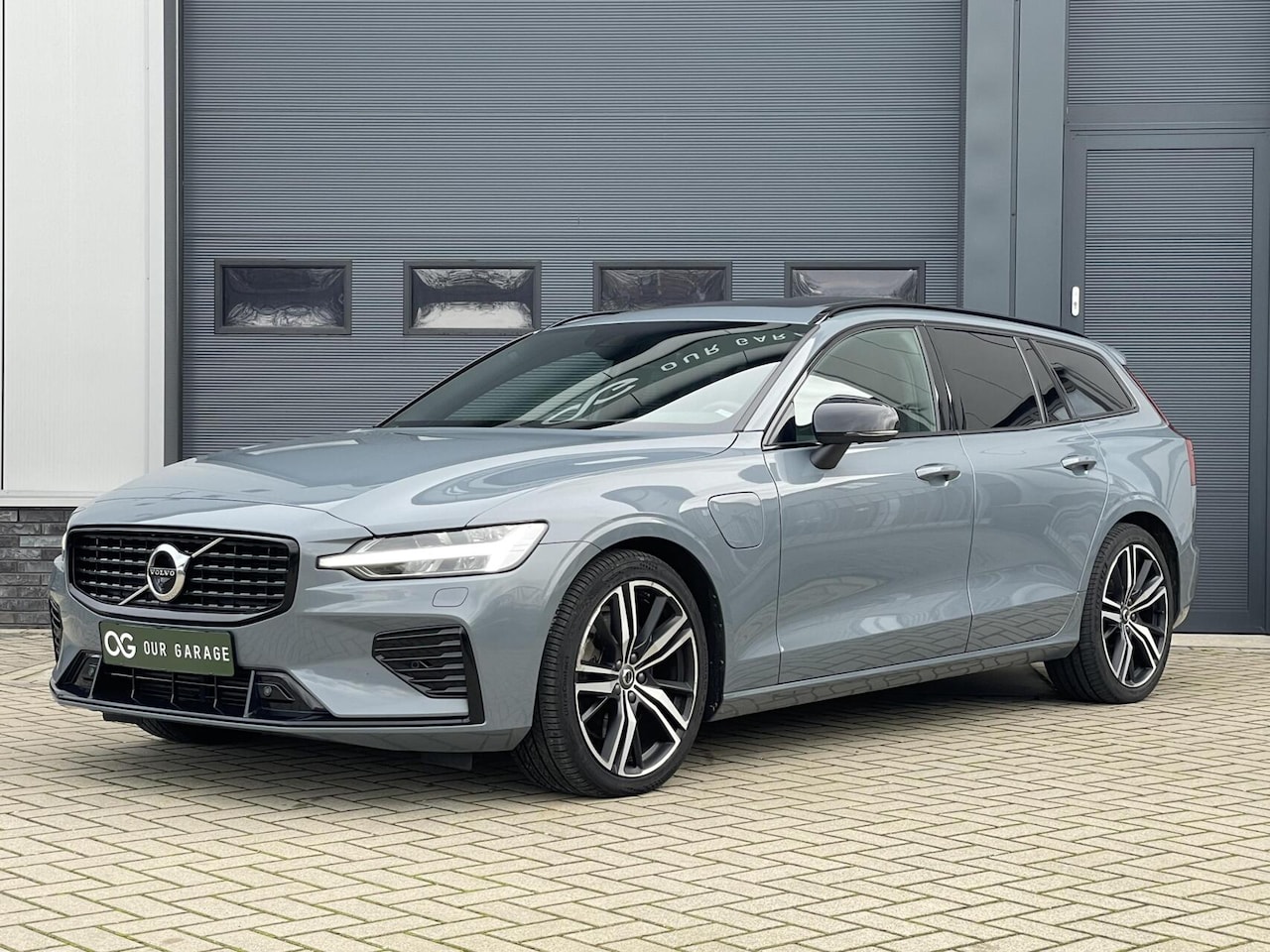 Volvo V60 - T6 Recharge AWD Ultimate Dark|360°|Pano|B&W|ACC - AutoWereld.nl