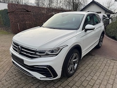 Volkswagen Tiguan - 1.4 TSI eHybrid 245 PK R-Line Business / Trekhaak / 2028 Garantie / Matrix / Stoel + Stuur